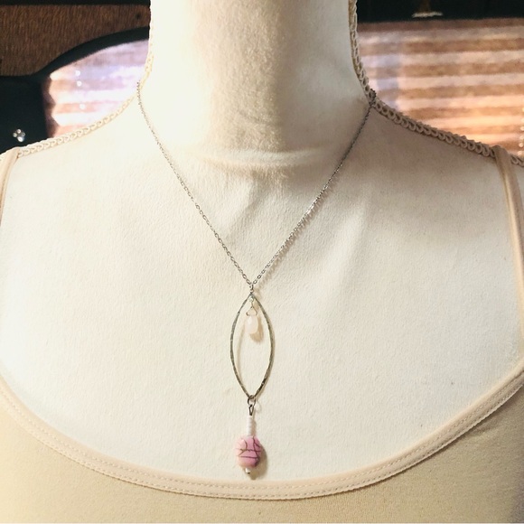 Handcrafted elegant rose quartz rhodonite pendant on chain necklace - Picture 3 of 9